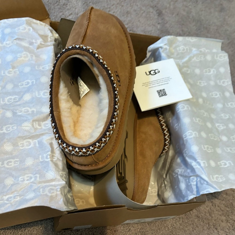 *NEW* UGG Tan Tasman II Size 3